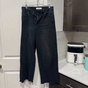 Women's Black Cropped Wide-Leg Jeans